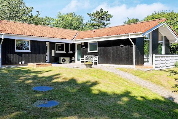 Luxe vakantiehuis bij Hundested met privé zwembad, sauna & whirlpool voor 12 personen - thumbnail 1