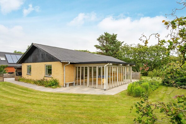 8-persoons vakantiehuis in Struer nabij zee en golfbaan - thumbnail 1