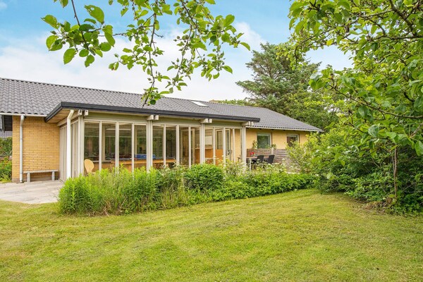 8-persoons vakantiehuis in Struer nabij zee en golfbaan - thumbnail 4