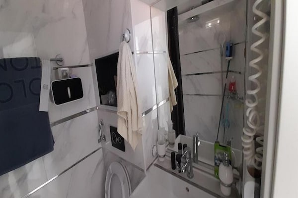 Appartement OM: Zeezicht & Balkon op 20m van het Strand in Povlja, Brač - thumbnail 4