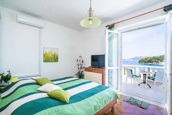 Knusse tweepersoons kamer met zeezicht en gedeelde tuin, op 100m van strand - thumbnail 6