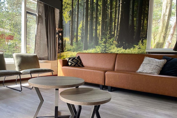 Gereno­veerde water­bungalow met open haard en roeiboot in Weerterbergen - thumbnail 3