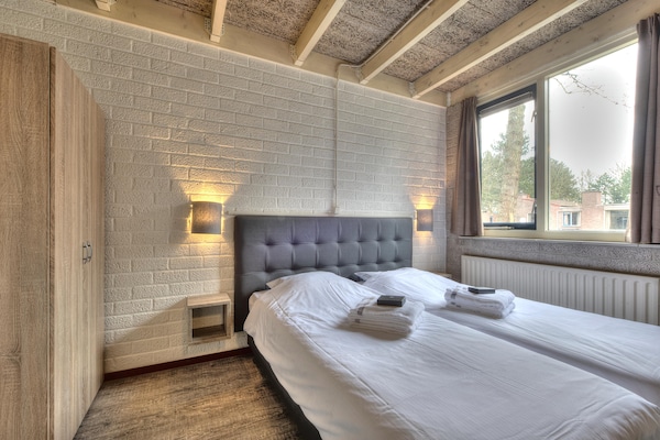 Gereno­veerde water­bungalow met open haard en roeiboot in Weerterbergen - thumbnail 6