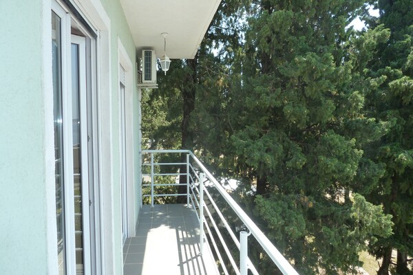 Luxe appartement met zeezicht in Starigrad-Paklenica - thumbnail 1