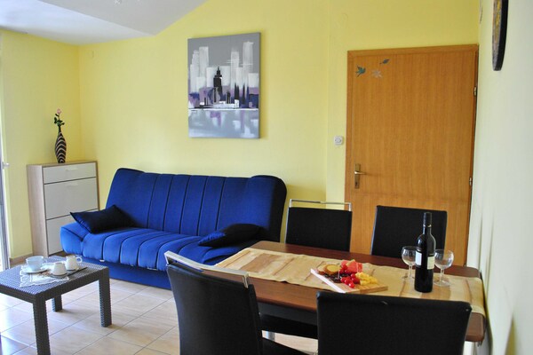 Superior appartement met balkon vlakbij zee en Paklenica - thumbnail 2
