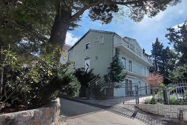 Ruim appartement voor 8 personen in Starigrad-Paklenica - thumbnail 2