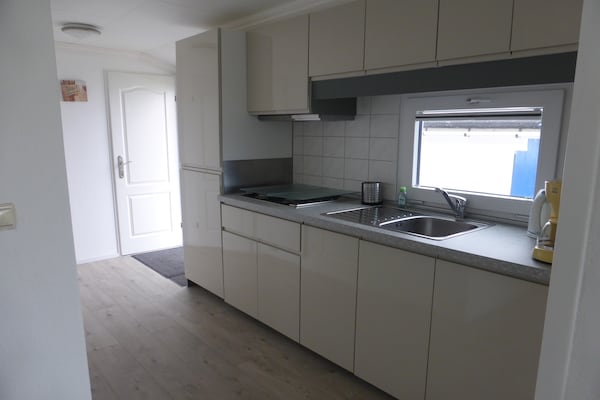 Comfortabel vrijstaand chalet aan de Rhederlaagse Meren in Gelderland - thumbnail 2