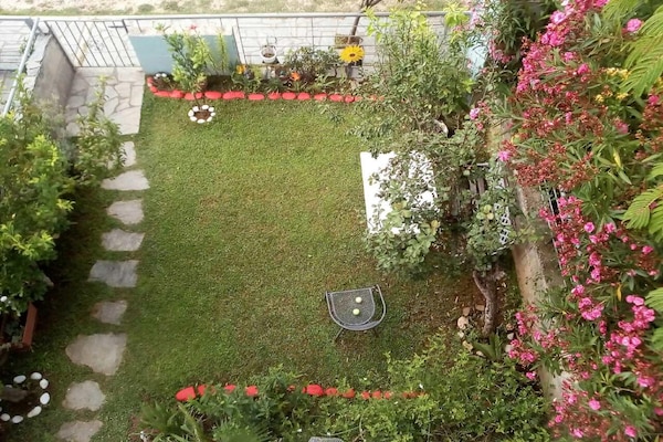 Zonovergoten villa vlakbij zee in Preveza met tuin - thumbnail 1