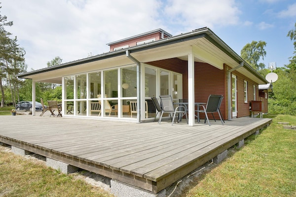 Licht vakantiehuis op 150 meter van de Oostzee bij Aakirkeby - thumbnail 1