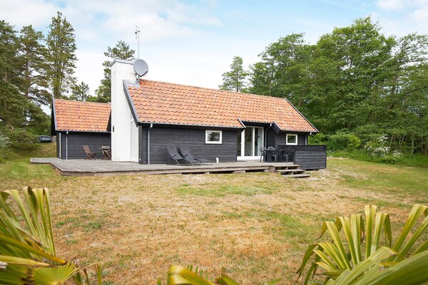 Vrijstaand vakantiehuis op 50 meter van de zee bij Aakirkeby - thumbnail 3