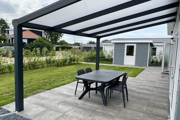 Stijlvol chalet op Recreatiepark Rhederlaagse Meren voor 4 personen - thumbnail 3