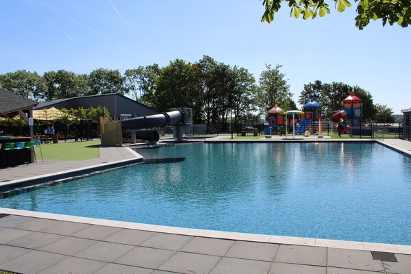 Stijlvol chalet op Recreatiepark Rhederlaagse Meren voor 4 personen - thumbnail 6