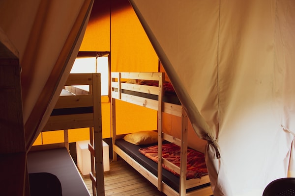 Glamping tent met overdekt terras op Rhederlaagse Meren - thumbnail 4