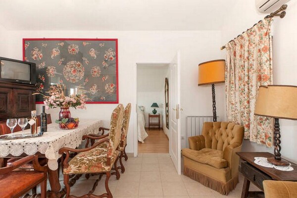 Bertie's Lodge - Standard Two Bedroom Apartment with Balcony and Sea view(A0) - thumbnail 1