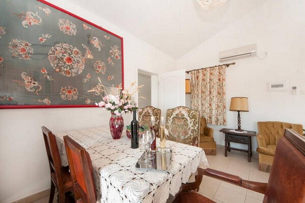Bertie's Lodge - Standard Two Bedroom Apartment with Balcony and Sea view(A0) - thumbnail 3