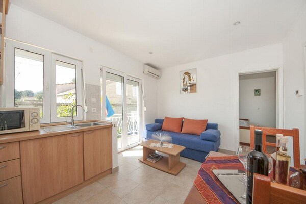 Aan zee: Comfortabel appartement in Brna voor 2 personen - thumbnail 1