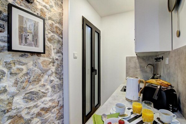 Historisch studio-appartement in hartje Senj, 200m van het strand - thumbnail 4