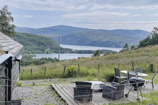 Authentiek Noors vakantiehuis bij de fjord met privé visplek en uitzicht - thumbnail 1