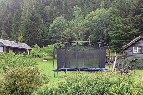 Authentiek Noors vakantiehuis bij de fjord met privé visplek en uitzicht - thumbnail 4