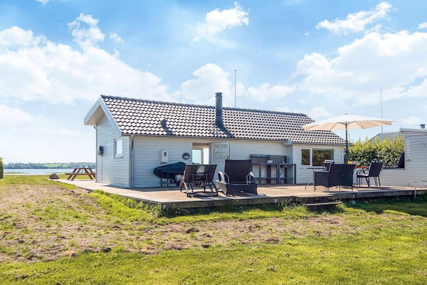 Vrijstaand vakantiehuis met panoramisch zeezicht in Skarrev, 10m van het strand - thumbnail 2