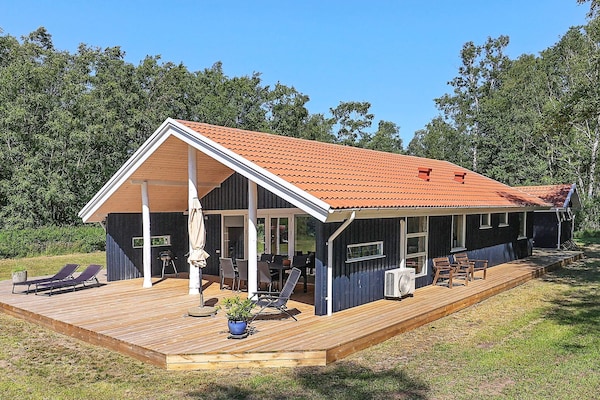 Licht vakantiehuis aan de golfbaan bij Vesterø, vlakbij zee - thumbnail 3