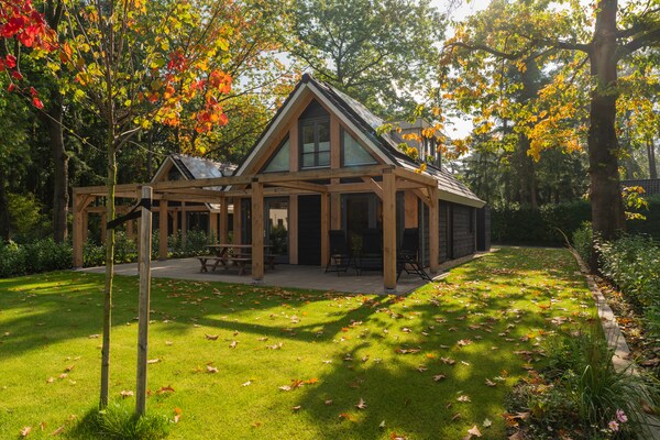 Hart van Ruighenrode: Elegant vakantiehuis aan het water in Lochem - thumbnail 1
