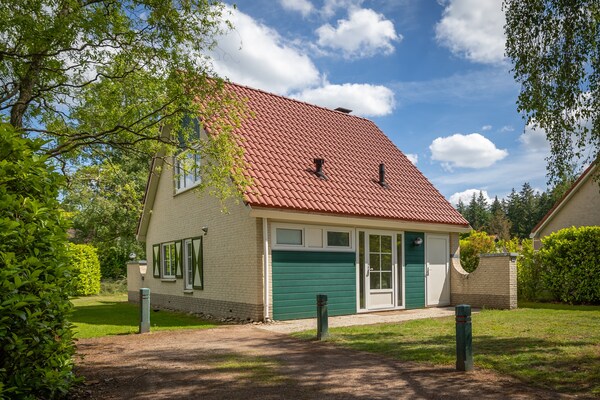 Vrijstaande villa op Vakantiepark Hellendoorn voor 6 personen - thumbnail 1