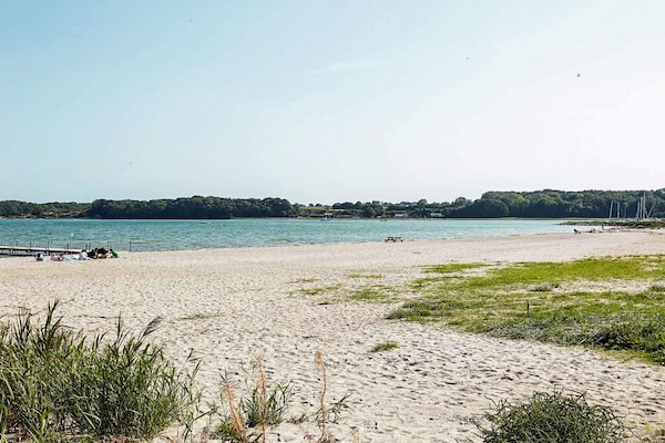 Vakantiehuis direct aan het strand van Hejls met uitzicht over de Kleine Belt - thumbnail 4