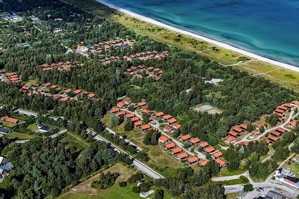 Gerenoveerd vakantiehuis bij het zandstrand in Væggerløse - thumbnail 1