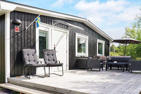 Sfeervol vakantiehuis midden in de natuur van Strömstad - thumbnail 1