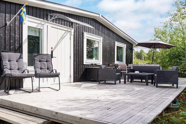 Sfeervol vakantiehuis midden in de natuur van Strömstad - thumbnail 4