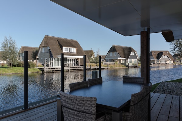 Luxe watervilla met sauna en buitenjacuzzi aan het Friese meer - thumbnail 6