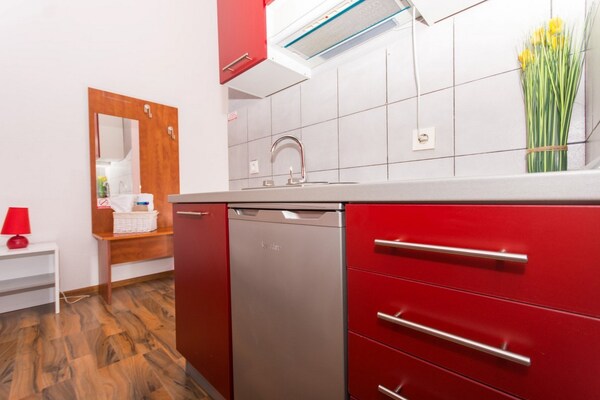 Appartement met balkon en zeezicht vlakbij het strand van Okrug Gornji - thumbnail 4