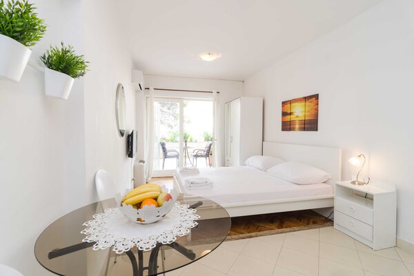 Kompact studio-appartement met balkon op 300 meter van het strand in Dubrovnik - thumbnail 2