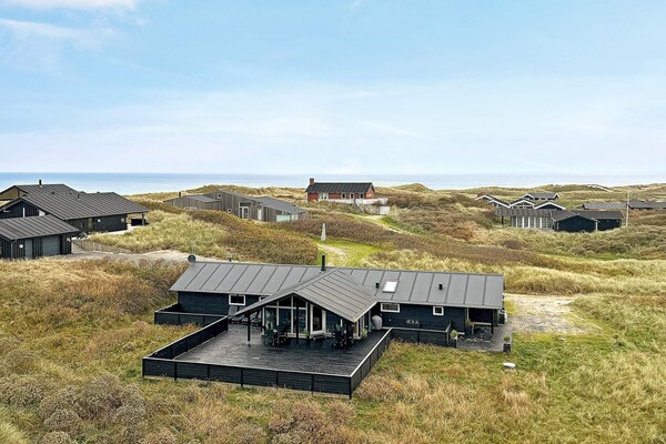 Vrijstaand vakantiehuis met sauna en whirlpool op 170m van Grønhøj Strand - thumbnail 1