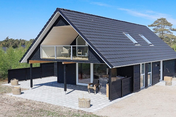 Modern vakantiehuis op Læsø met panoramisch zeezicht op 400m van het strand - thumbnail 1