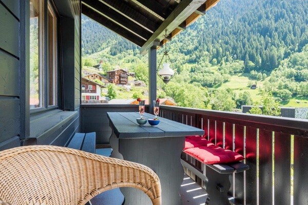 Ruim 8-persoons chalet aan de bosrand bij de Aletsch Arena - thumbnail 6