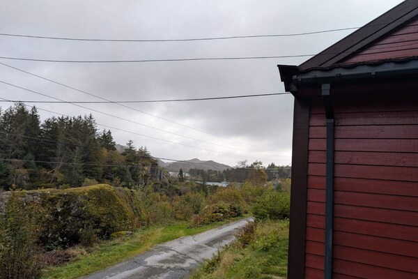 Sfeervol vakantiehuis op 50 meter van visrijk meer bij Hardbakke - thumbnail 3