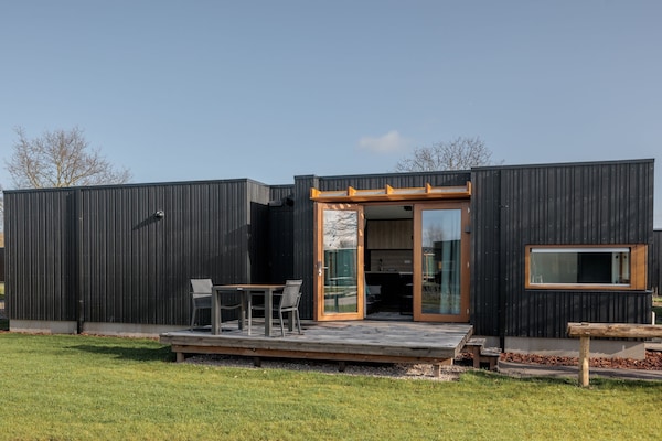 Tiny house met airco op autovrij Beach Resort Brouwersdam - thumbnail 5