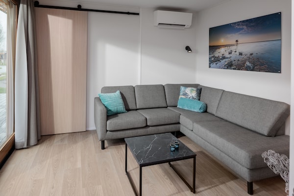 Moderne gelijkvloerse lodge op autovrij vakantiepark aan Brouwersdam - thumbnail 2