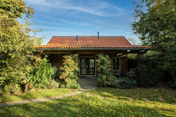Vrijstaand vakantiehuis in Wijnaldum, 2 km van de Friese kust - thumbnail 1