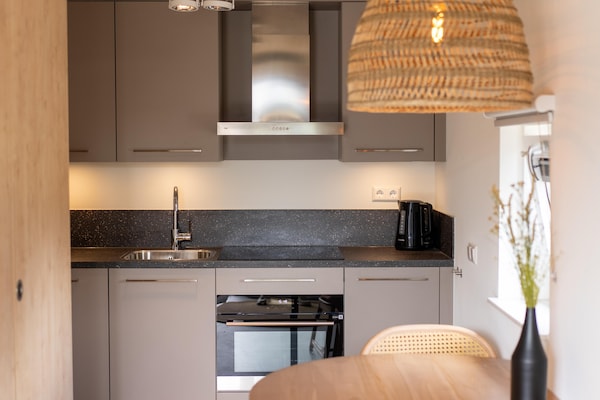 Modern tiny house aan Zeeuwse kust in Breskens – honden welkom - thumbnail 3