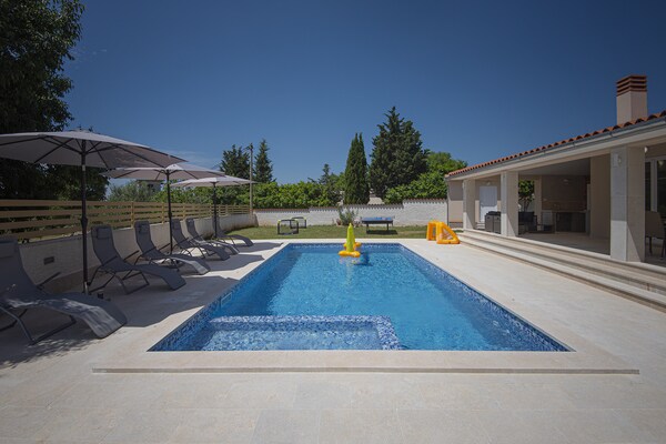 Villa Lu: Ruim vrijstaand huis met privézwembad bij Marčana, Istrië - thumbnail 4