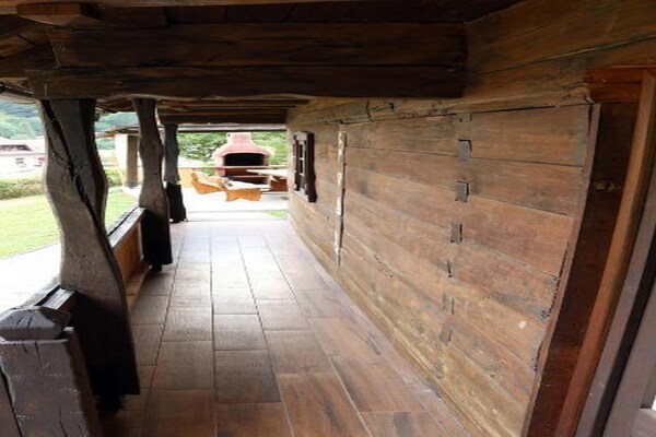 Authentiek houten vakantiehuis met hot tub vlakbij wellness Tuheljske Toplice - thumbnail 3