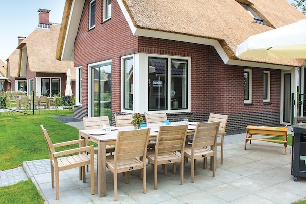Rietgedekte villa aan het water op kleinschalig park in Friesland - thumbnail 5