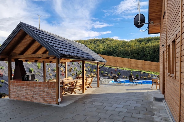 Ruim vakantiehuis met privézwembad voor 12 personen in het bergachtige Wiśniowa - thumbnail 3
