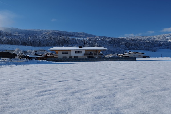 10-persoons appartement aan de piste in centrum Kaltenbach - thumbnail 1