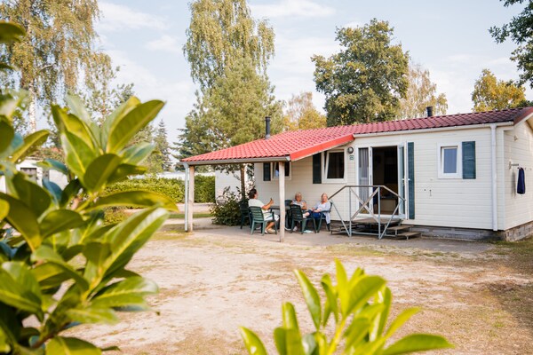 Gezellig chalet aan het water op Vakantiepark Leukermeer voor 2 personen - thumbnail 5