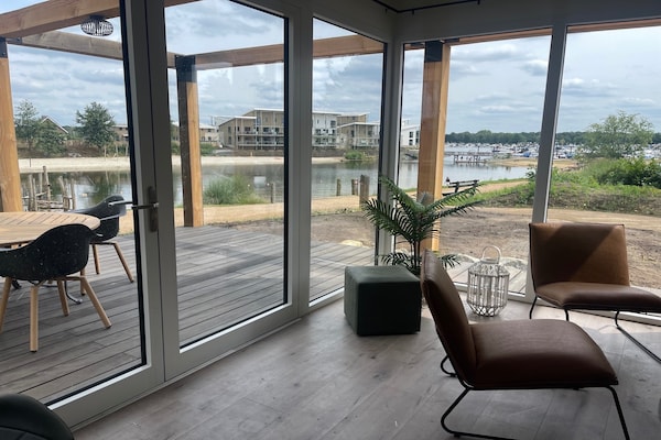 Luxe lodge aan het water op Vakantiepark Leukermeer voor 4 personen - thumbnail 6