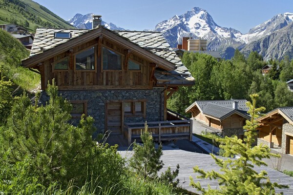 Chalet Le Lys: Luxe 14-persoons chalet met zwembad op 50m van de piste - thumbnail 1